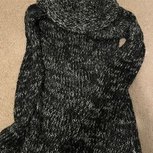 Women's Black and Gray Sweater